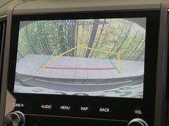 【バックカメラ】駐車時に後方がリアルタイム映像で確認できます。大型商業施設や立体駐車場での駐車時や、夜間のバック時に大活躍！運転スキルに関わらず、今や必須となった装備のひとつです！ 4