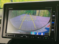 【バックカメラ】駐車時に後方がリアルタイム映像で確認できます。大型商業施設や立体駐車場での駐車時や、夜間のバック時に大活躍！運転スキルに関わらず、今や必須となった装備のひとつです！ 4