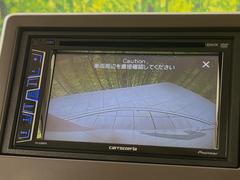 【バックカメラ】駐車時に後方がリアルタイム映像で確認できます。大型商業施設や立体駐車場での駐車時や、夜間のバック時に大活躍！運転スキルに関わらず、今や必須となった装備のひとつです！ 4