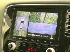 【マルチアラウンドモニター】専用のカメラにより、上から見下ろしたような視点で３６０度クルマの周囲を確認することができます☆縦列駐車や幅寄せ時に活躍してくれます♪ 4