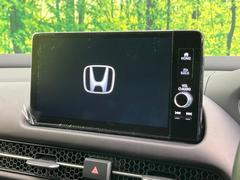 【メーカー純正ナビ】インテリアに溶け込むスタイリッシュな「専用設計」メーカーナビを装備♪視認性や操作性など基本性能にも優れ、より上質なカーライフをお楽しみいただけます。 3