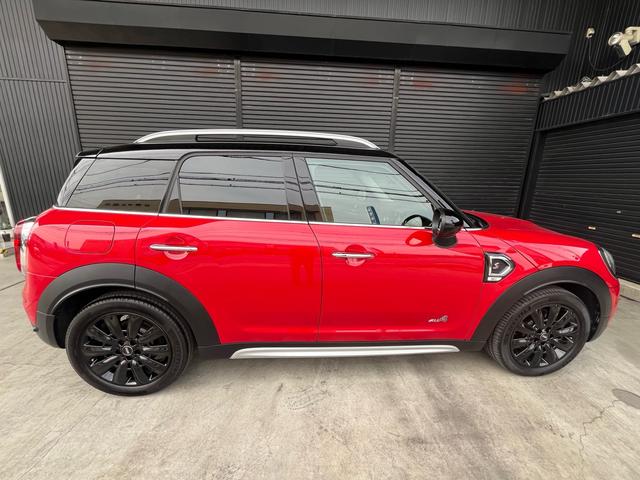 ＭＩＮＩ クーパーＳＤ　クロスオーバー　オール４　クーパーＳＤ　クロスオーバー　オール４　ペッパーパッケージ　禁煙車　コンフォートアクセス　インテリジェントセーフティー　純正ナビリアカメラ　前席シートヒーター　１８インチアルミ　ルームミラー内蔵ＥＴＣ（4枚目）