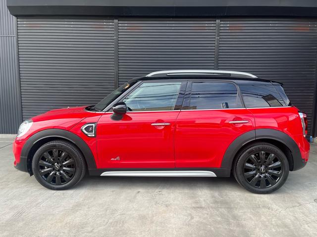 ＭＩＮＩ クーパーＳＤ　クロスオーバー　オール４　クーパーＳＤ　クロスオーバー　オール４　ペッパーパッケージ　禁煙車　コンフォートアクセス　インテリジェントセーフティー　純正ナビリアカメラ　前席シートヒーター　１８インチアルミ　ルームミラー内蔵ＥＴＣ（5枚目）
