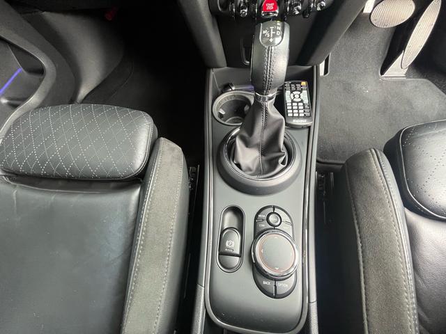 ＭＩＮＩ クーパーＳＤ　クロスオーバー　オール４　クーパーＳＤ　クロスオーバー　オール４　ペッパーパッケージ　禁煙車　コンフォートアクセス　インテリジェントセーフティー　純正ナビリアカメラ　前席シートヒーター　１８インチアルミ　ルームミラー内蔵ＥＴＣ（11枚目）