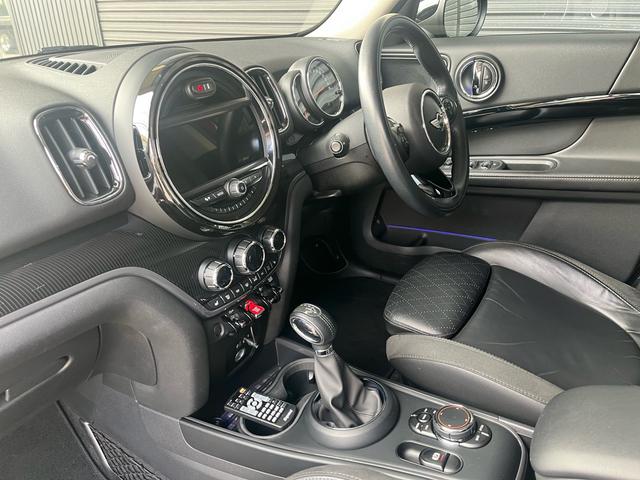 ＭＩＮＩ クーパーＳＤ　クロスオーバー　オール４　クーパーＳＤ　クロスオーバー　オール４　ペッパーパッケージ　禁煙車　コンフォートアクセス　インテリジェントセーフティー　純正ナビリアカメラ　前席シートヒーター　１８インチアルミ　ルームミラー内蔵ＥＴＣ（16枚目）
