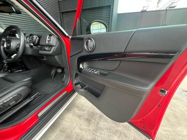 ＭＩＮＩ クーパーＳＤ　クロスオーバー　オール４　クーパーＳＤ　クロスオーバー　オール４　ペッパーパッケージ　禁煙車　コンフォートアクセス　インテリジェントセーフティー　純正ナビリアカメラ　前席シートヒーター　１８インチアルミ　ルームミラー内蔵ＥＴＣ（29枚目）