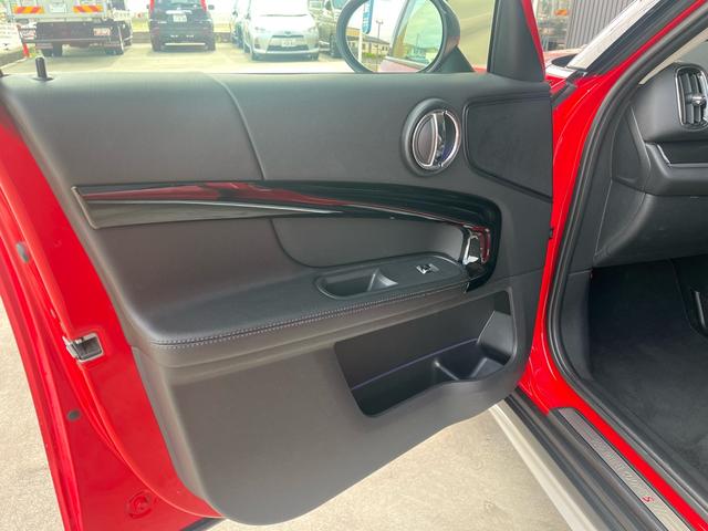 ＭＩＮＩ クーパーＳＤ　クロスオーバー　オール４　クーパーＳＤ　クロスオーバー　オール４　ペッパーパッケージ　禁煙車　コンフォートアクセス　インテリジェントセーフティー　純正ナビリアカメラ　前席シートヒーター　１８インチアルミ　ルームミラー内蔵ＥＴＣ（33枚目）