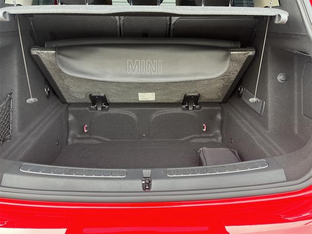 ＭＩＮＩ クーパーＳＤ　クロスオーバー　オール４　クーパーＳＤ　クロスオーバー　オール４　ペッパーパッケージ　禁煙車　コンフォートアクセス　インテリジェントセーフティー　純正ナビリアカメラ　前席シートヒーター　１８インチアルミ　ルームミラー内蔵ＥＴＣ（50枚目）