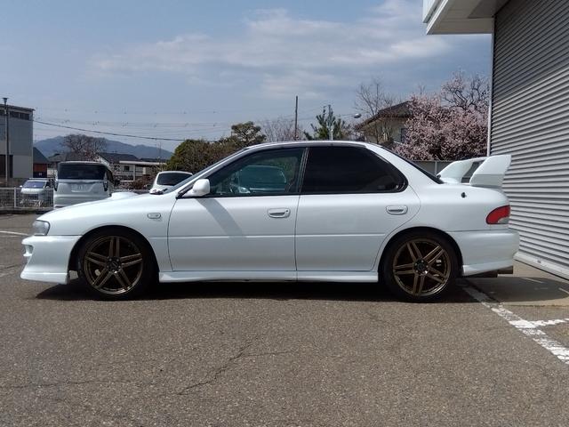 インプレッサ ＷＲＸ　ＳＴｉバージョンＶ　ユーザー買取車　ＴＥＩＮ車高調　ＥＴＣ　５速マニュアル　ターボ　社外アルミホイール　ピュアホワイト　ターボタイマー　ＣＤ再生　ピュアホワイト　下廻り洗浄、塗装済み　取扱説明書　メンテナンスノート（8枚目）