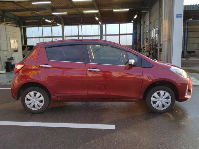 ヴィッツ ジュエラ　ユーザー買取　純正ナビ　ワンセグテレビ　Ｂｌｕｅｔｏｏｔｈ　バックカメラ　衝突軽減　フォグランプ（5枚目）