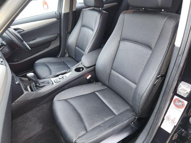 X1 xDrive 25i ユーザー様買取直販車両 黒本革シート・本革巻ステアリング ミラー一体型ETC 社外ドライブレコーダー キーレスキー 前席シートヒーター リアプライバシーガラス(4枚目)