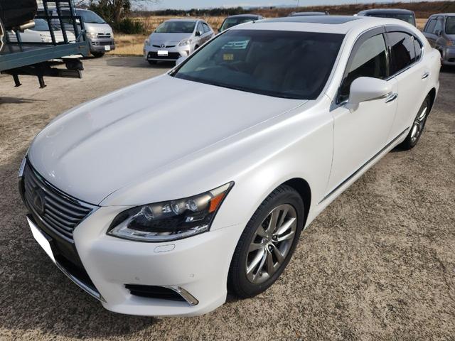 ＬＳ ＬＳ６００ｈ　バージョンＣ　Ｉパッケージ　本革シート　本革ウッドコンビステアリング　前席メモリ付きパワーシート　前席シートクーラー・ヒーター　純正ＨＤＤナビ・フルセグＴＶ　ＬＥＸＵＳプレミアムサウンド　サンルーフ　ビルトインＥＴＣ（7枚目）
