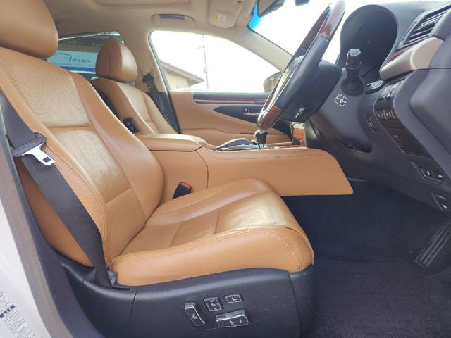 ＬＳ ＬＳ６００ｈ　バージョンＣ　Ｉパッケージ　本革シート　本革ウッドコンビステアリング　前席メモリ付きパワーシート　前席シートクーラー・ヒーター　純正ＨＤＤナビ・フルセグＴＶ　ＬＥＸＵＳプレミアムサウンド　サンルーフ　ビルトインＥＴＣ（12枚目）