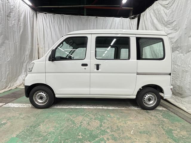 ハイゼットカーゴ 　２シーター　ハイルーフ　４ＷＤ　アイドリングストップ　エアコン　パワステ　両側スライドドア　　セレクティブ４ＷＤ　外装ポリッシュアップ（4枚目）