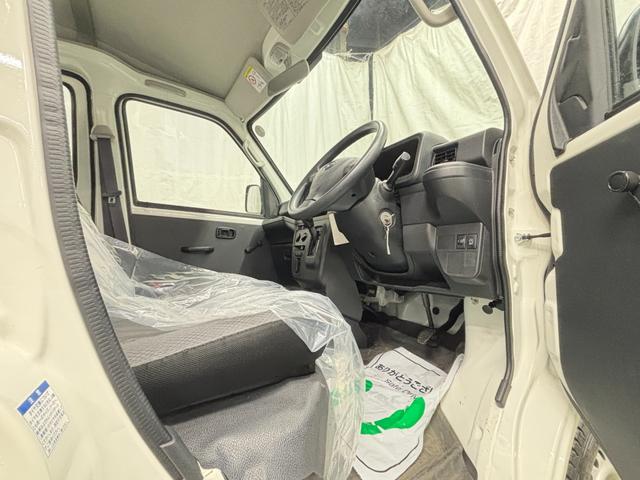 ハイゼットカーゴ 　２シーター　ハイルーフ　４ＷＤ　アイドリングストップ　エアコン　パワステ　両側スライドドア　　セレクティブ４ＷＤ　外装ポリッシュアップ（9枚目）