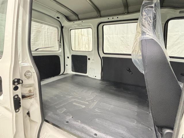 ハイゼットカーゴ 　２シーター　ハイルーフ　４ＷＤ　アイドリングストップ　エアコン　パワステ　両側スライドドア　　セレクティブ４ＷＤ　外装ポリッシュアップ（21枚目）