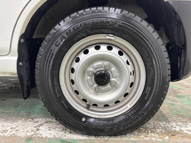 ハイゼットカーゴ 　２シーター　ハイルーフ　４ＷＤ　アイドリングストップ　エアコン　パワステ　両側スライドドア　　セレクティブ４ＷＤ　外装ポリッシュアップ（25枚目）