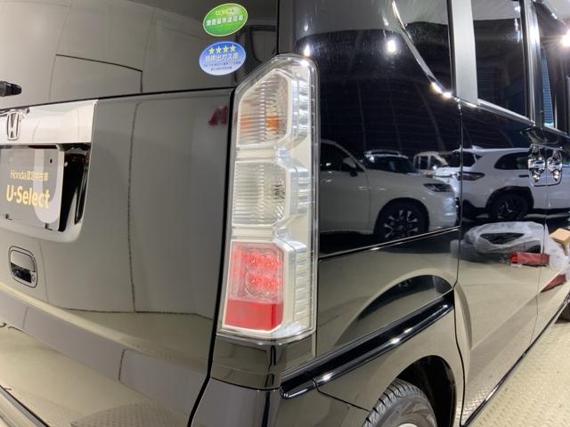 Ｎ－ＢＯＸ ＧＳＳパッケージ　ＭナビＲカメラＥＴＣスマートキー両側電動ドア　Ｗ電動ドア　Ｉストップ　ダブルエアバック　ＴＶナビ　点検記録簿　イモビ　地デジ　前席シートヒーター　スマートキー＆プッシュスタート　ＤＶＤ視聴可　横滑防止（17枚目）