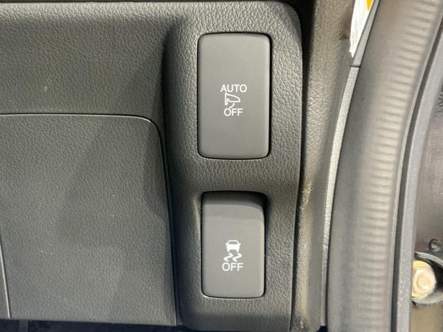 Ｎ－ＢＯＸ ＧＳＳパッケージ　ＭナビＲカメラＥＴＣスマートキー両側電動ドア　Ｗ電動ドア　Ｉストップ　ダブルエアバック　ＴＶナビ　点検記録簿　イモビ　地デジ　前席シートヒーター　スマートキー＆プッシュスタート　ＤＶＤ視聴可　横滑防止（33枚目）