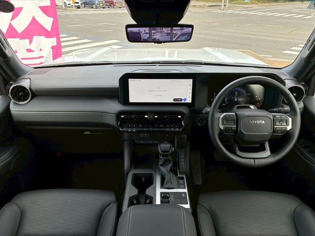 ランドクルーザー250 VX ワンオーナー サンルーフ ルーフレール 黒革シート 純正ディスプレイオーディオ フルセグ Bluetooth 360度カメラ ステアリモコン クルコン デジタルインナーミラー シートヒータークーラー(9枚目)