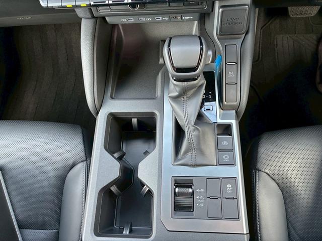 ランドクルーザー250 VX ワンオーナー サンルーフ ルーフレール 黒革シート 純正ディスプレイオーディオ フルセグ Bluetooth 360度カメラ ステアリモコン クルコン デジタルインナーミラー シートヒータークーラー(33枚目)