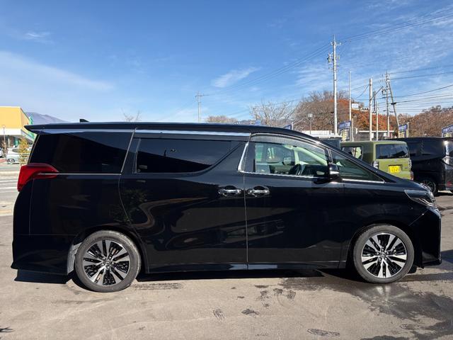 アルファード ２．５Ｓ　Ｃパッケージ　サンルーフ　黒革シート　アルパインＢＩＧＸナビ　フルセグ　Ｂｌｕｅｔｏｏｔｈ　ＨＤＭＩ　ＡＵＸ　Ｂカメラ　シートヒーター・クーラー　ステアリモコン　クルコン　ステアヒーター　パワーバックドア　ＥＴＣ（4枚目）