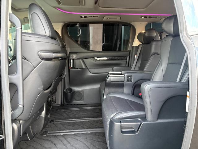 アルファード ２．５Ｓ　Ｃパッケージ　サンルーフ　黒革シート　アルパインＢＩＧＸナビ　フルセグ　Ｂｌｕｅｔｏｏｔｈ　ＨＤＭＩ　ＡＵＸ　Ｂカメラ　シートヒーター・クーラー　ステアリモコン　クルコン　ステアヒーター　パワーバックドア　ＥＴＣ（22枚目）