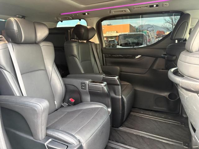 アルファード ２．５Ｓ　Ｃパッケージ　サンルーフ　黒革シート　アルパインＢＩＧＸナビ　フルセグ　Ｂｌｕｅｔｏｏｔｈ　ＨＤＭＩ　ＡＵＸ　Ｂカメラ　シートヒーター・クーラー　ステアリモコン　クルコン　ステアヒーター　パワーバックドア　ＥＴＣ（24枚目）