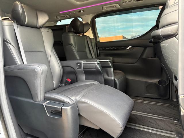 アルファード ２．５Ｓ　Ｃパッケージ　サンルーフ　黒革シート　アルパインＢＩＧＸナビ　フルセグ　Ｂｌｕｅｔｏｏｔｈ　ＨＤＭＩ　ＡＵＸ　Ｂカメラ　シートヒーター・クーラー　ステアリモコン　クルコン　ステアヒーター　パワーバックドア　ＥＴＣ（25枚目）