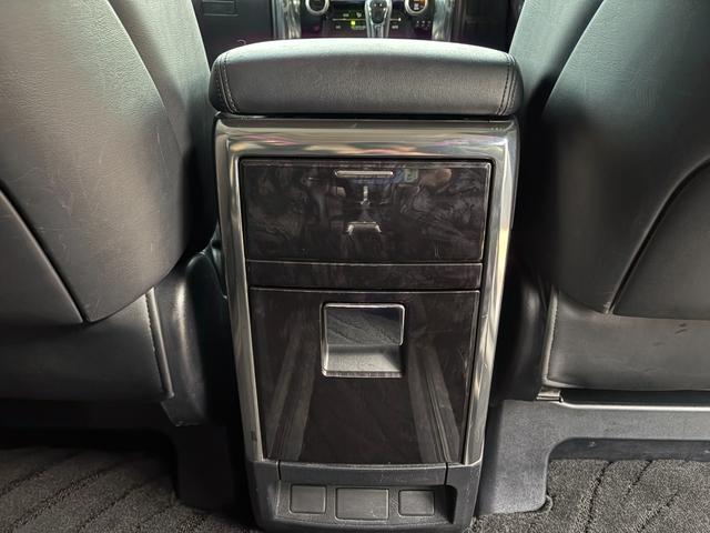 アルファード ２．５Ｓ　Ｃパッケージ　サンルーフ　黒革シート　アルパインＢＩＧＸナビ　フルセグ　Ｂｌｕｅｔｏｏｔｈ　ＨＤＭＩ　ＡＵＸ　Ｂカメラ　シートヒーター・クーラー　ステアリモコン　クルコン　ステアヒーター　パワーバックドア　ＥＴＣ（30枚目）