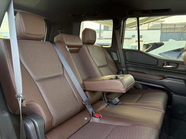 ランドクルーザー250 VXファーストエディション ワンオーナー モデリスタ 丸目レンズ サンルーフ ルーフレール 茶革シート 純正ディスプレイオーディオ フルセグ Bluetooth 360°カメラ デジタルインナーミラー シートヒーター・クーラー(23枚目)