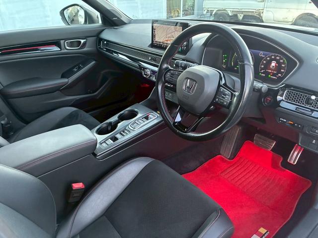 シビック ｅ：ＨＥＶ　ワンオーナー　テールゲートスポイラー　ハーフレザー　純正ナビ　フルセグ　Ｂｌｕｅｔｏｏｔｈ　アップルカープレイ　バックカメラ　ステアリモコン　クルコン　シートヒーター　コーナーセンサー　ＥＴＣ（12枚目）