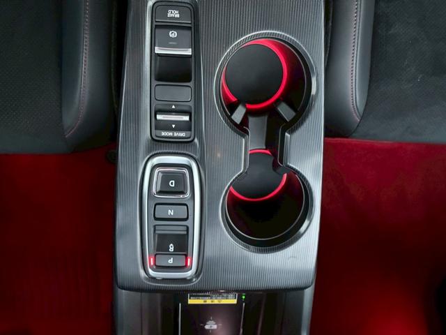 シビック ｅ：ＨＥＶ　ワンオーナー　テールゲートスポイラー　ハーフレザー　純正ナビ　フルセグ　Ｂｌｕｅｔｏｏｔｈ　アップルカープレイ　バックカメラ　ステアリモコン　クルコン　シートヒーター　コーナーセンサー　ＥＴＣ（26枚目）