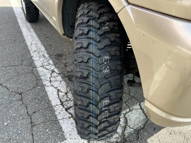 ジムニー ワイルドウインド　４ＷＤ　ターボ　オートマ　１インチリフトアップ　１８５／８５Ｒ１６新品マッドタイヤ　シートヒーター　ミラーヒーター　キーレス　社外アルミホイール　エアバッグ　エアコン　パワステ　パワーウィンドウ（27枚目）