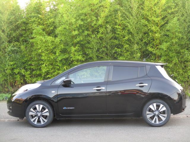 リーフ Ｇ（３０ｋｗｈ）　純正地デジナビＢｌｕｅｔｏｏｔｈ　バックモニター　衝突軽減ブレーキ　全席シートヒーター　ステアリングヒーター　ＬＥＤライト　クルーズコントロール　スマートキー　ＥＴＣ　１７インチアルミ　８セグメント（5枚目）