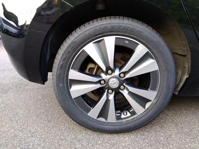 リーフ Ｇ（３０ｋｗｈ）　純正地デジナビＢｌｕｅｔｏｏｔｈ　バックモニター　衝突軽減ブレーキ　全席シートヒーター　ステアリングヒーター　ＬＥＤライト　クルーズコントロール　スマートキー　ＥＴＣ　１７インチアルミ　８セグメント（16枚目）