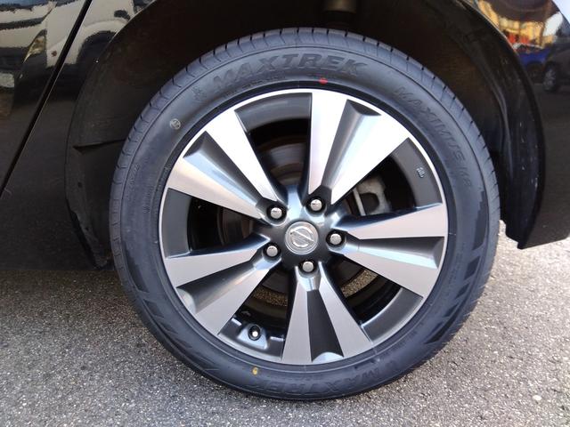 リーフ Ｇ（３０ｋｗｈ）　純正地デジナビＢｌｕｅｔｏｏｔｈ　バックモニター　衝突軽減ブレーキ　全席シートヒーター　ステアリングヒーター　ＬＥＤライト　クルーズコントロール　スマートキー　ＥＴＣ　１７インチアルミ　８セグメント（17枚目）