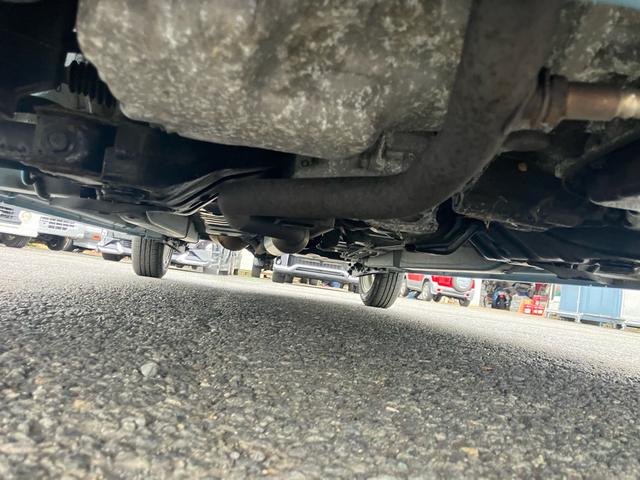 ステラ カスタムＲ　４ＷＤ　ＣＶＴ　社外ナビ　フルセグＴＶ　Ｂｌｕｅｔｏｏｔｈ　プッシュスタート　スマートキー　アイドリングストップ　ＥＴＣ　ＬＥＤ／オートライト　フォグライト　オートエアコン　電動格納ドアミラー（6枚目）