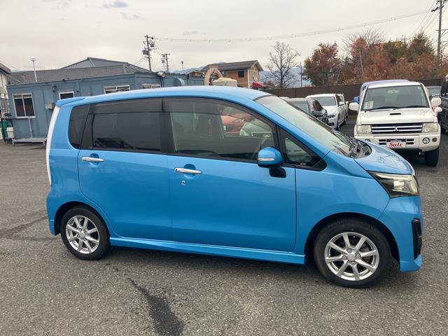 ステラ カスタムＲ　４ＷＤ　ＣＶＴ　社外ナビ　フルセグＴＶ　Ｂｌｕｅｔｏｏｔｈ　プッシュスタート　スマートキー　アイドリングストップ　ＥＴＣ　ＬＥＤ／オートライト　フォグライト　オートエアコン　電動格納ドアミラー（9枚目）