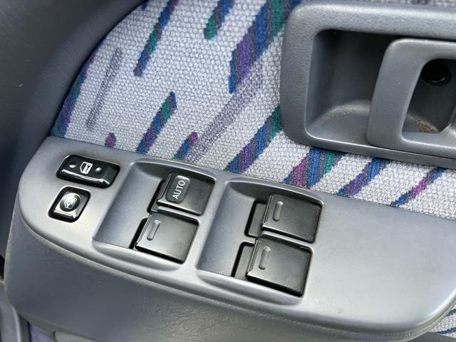 ランドクルーザープラド ＴＸ　運転席助手席エアバック　４ＷＤ　パワーウインド　パワ－ステアリンング　オートエアコン　ＡＢＳ　３列シート　フルフラット　エアバッグ（22枚目）