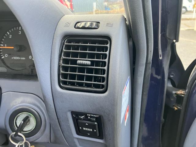 ランドクルーザープラド ＴＸ　運転席助手席エアバック　４ＷＤ　パワーウインド　パワ－ステアリンング　オートエアコン　ＡＢＳ　３列シート　フルフラット　エアバッグ（24枚目）