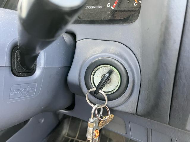 ランドクルーザープラド ＴＸ　運転席助手席エアバック　４ＷＤ　パワーウインド　パワ－ステアリンング　オートエアコン　ＡＢＳ　３列シート　フルフラット　エアバッグ（25枚目）