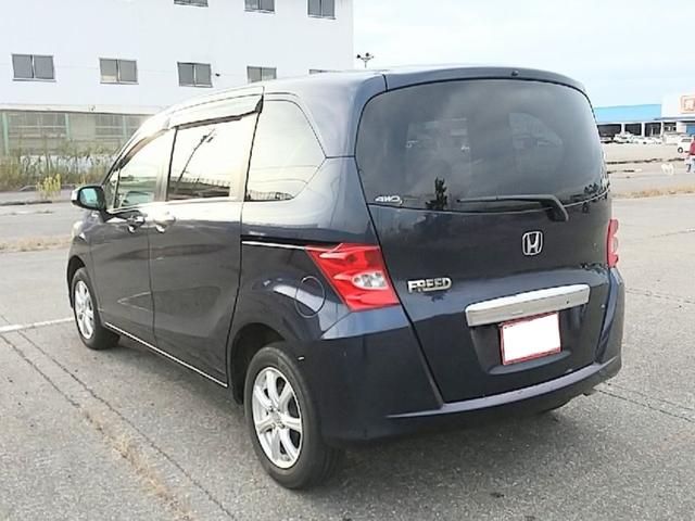 フリード フレックス　４ＷＤ　１セグ付ナビ　１５ＩＣアルミ　ＥＴＣ　キーレスＥ　助手席側電動スライドドア　フルフラット　ウォークスルー　ＡＢＳ　ＥＳＣ　運転席エアバック　助手席エアバック　電動格納ミラー　衝突安全ボディ（9枚目）