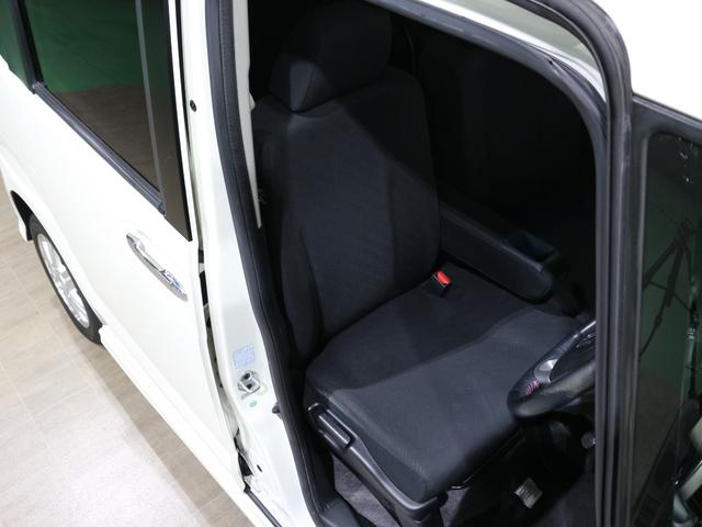 程よい硬さとホールド性が高いシートで長時間運転も快適です。