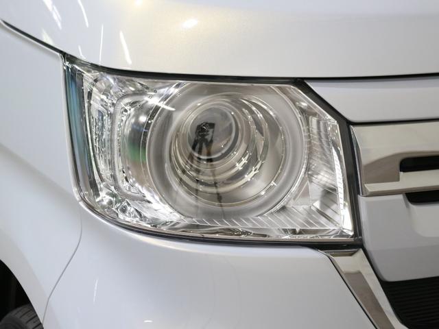 ＬＥＤヘッドライトで夜間や雨天時でも明るく照らします。