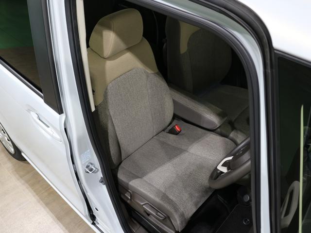 程よい硬さとホールド性が高いシートで長時間運転も快適です。