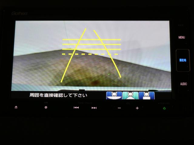 リアカメラ付きで後退時も安心です。