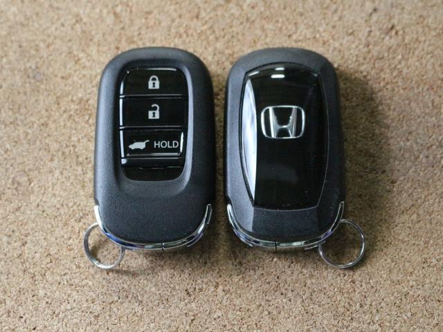 �X�}�[�g�L�[�ł��B�L�[���g�т��Ă��邾���ŁA�h�A���b�N�̊J��G���W���̎n�����\�ł��B