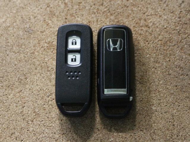 �X�}�[�g�L�[�ł��B�L�[���g�т��Ă��邾���ŁA�h�A���b�N�̊J��G���W���̎n�����\�ł��B