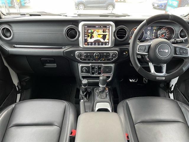 サハラ　認定中古車／オートステップ／純正ナビ／フルセグ／Ｂｌｕｅｔｏｏｔｈ／Ｂモニタ／Ｓ・Ｆモニタ／ＬＥＤヘッド／リフトアップ／社外ＡＷ／ＥＴＣ／クルコン／サイドエアバッグ／革シート／衝突軽減／シートヒーター(9枚目)